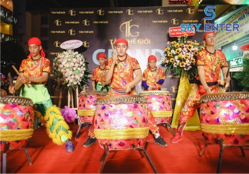 to-chuc-su-kien-le-khai-truong-tan-the-gioi